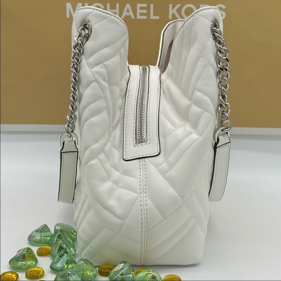 MICHAEL KORS PEYTON LARGE CHAIN SHOULDER TOTE
NWT - Picture 5 of 16